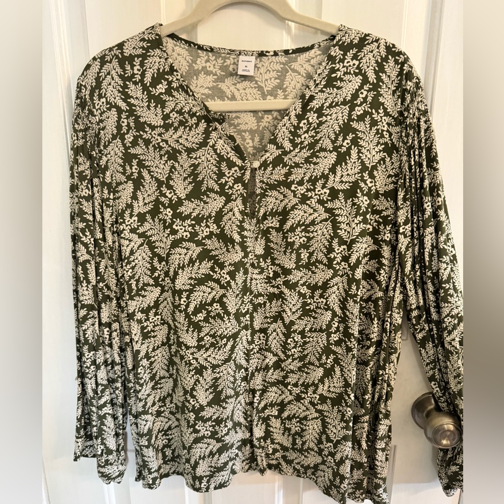 Green and White Leaf Print Women's Top
